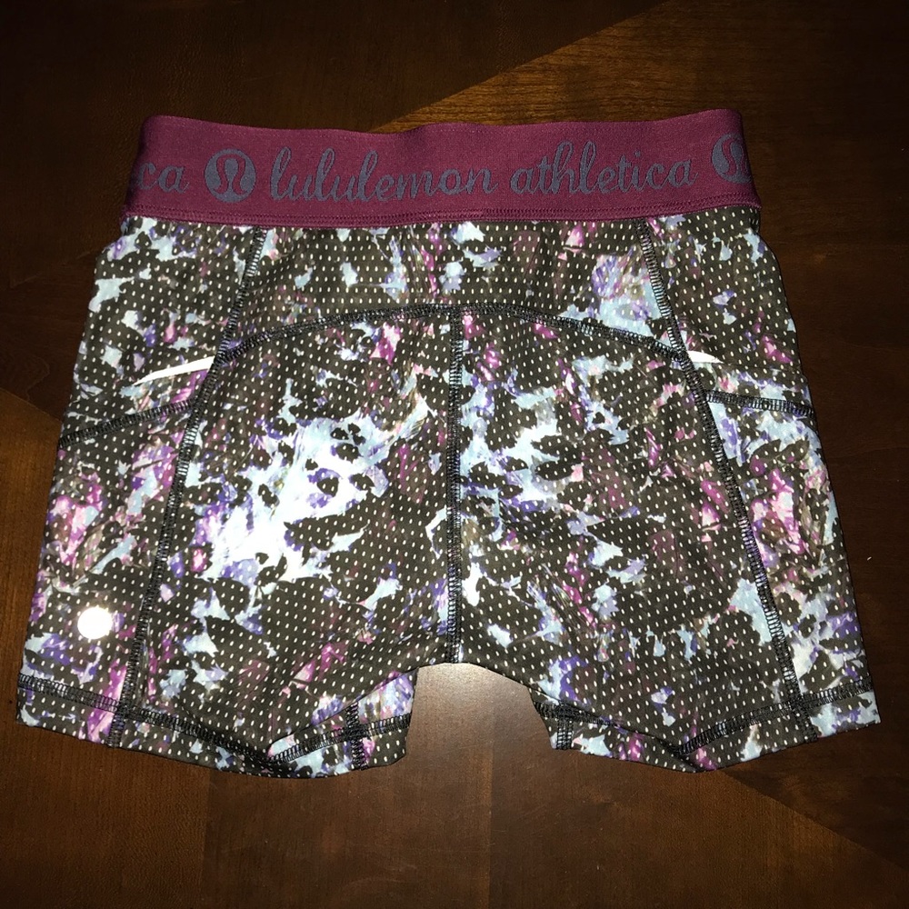 Lululemon Shorts In Multi Color/Micro Dots Size-4 - image 3